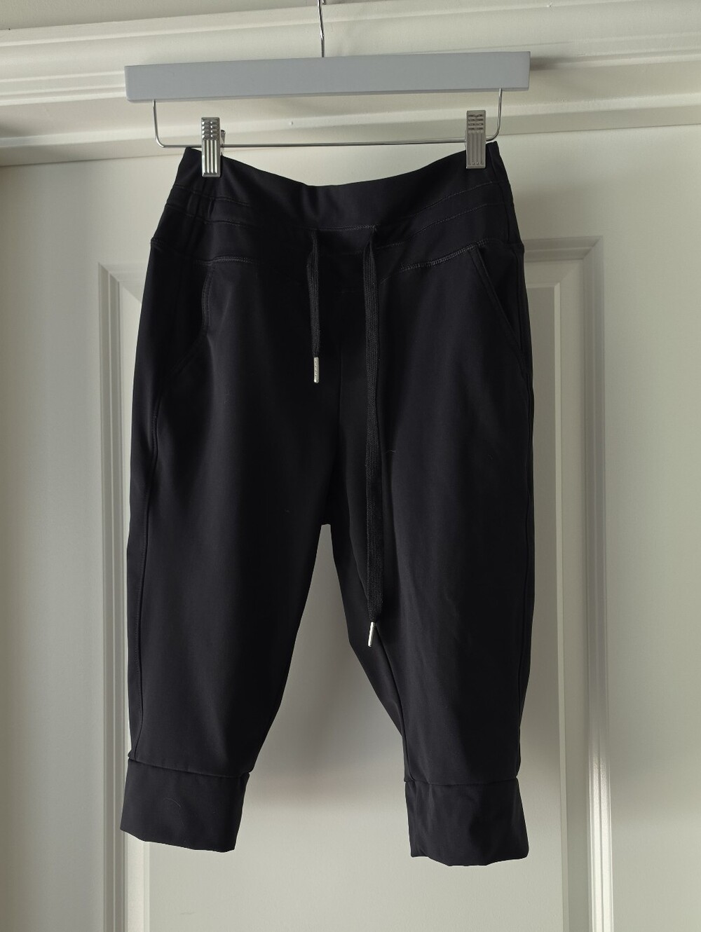 Like New-Halara Black High Waist Drawstring Pedal Pusher w/ Pockets Size M